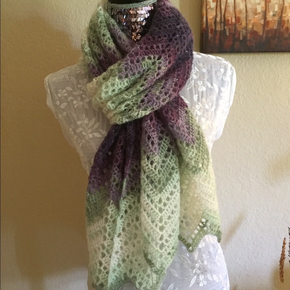 Crocheted scarf - Picture 4 of 4