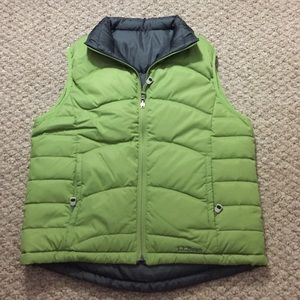 Reversible puffer vest