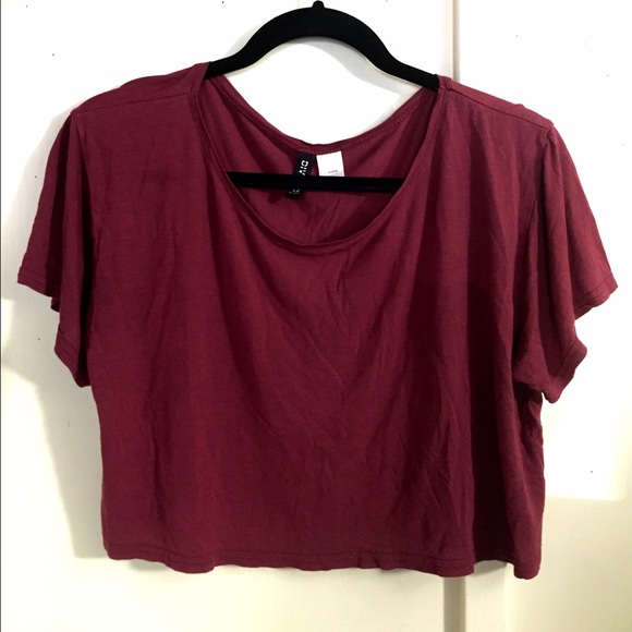 maroon cropped t-shirt