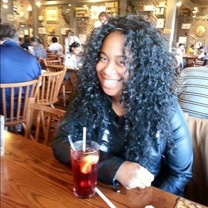 Meet your Posher, Simone