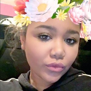 Meet your Posher, Mia