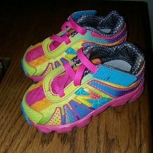 New Balance tennis shoes