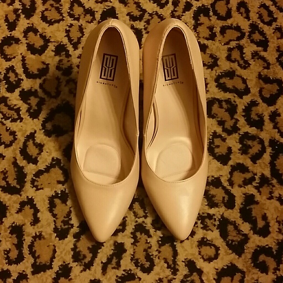 NWOT Nude Pumps Just Fab