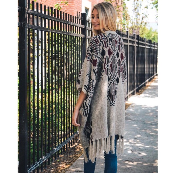 Oatmeal Knit Poncho - Picture 3 of 4