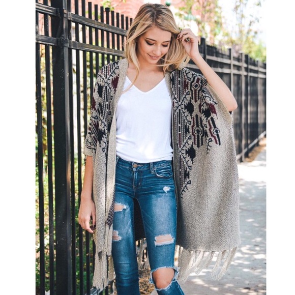 Oatmeal Knit Poncho - Picture 4 of 4