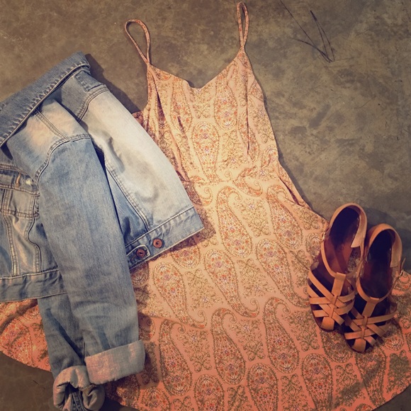 Old Navy peach paisley dress