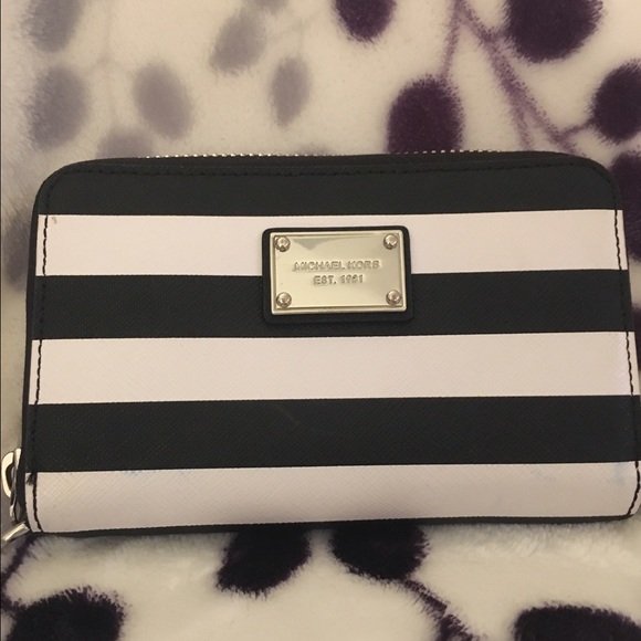 Michael Kors Handbags - Michael Kors Wallet
