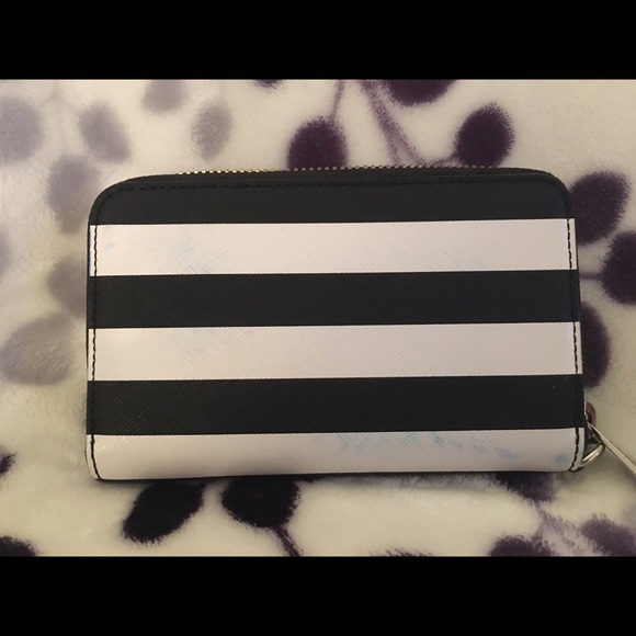 Michael Kors Wallet - Picture 2 of 3