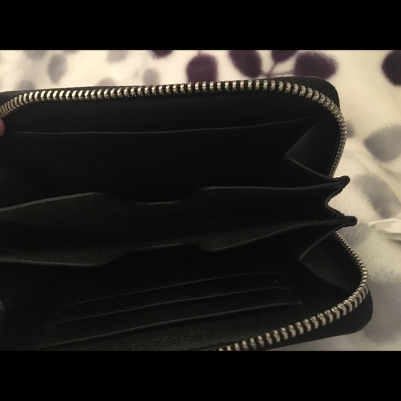 Michael Kors Wallet - Picture 3 of 3