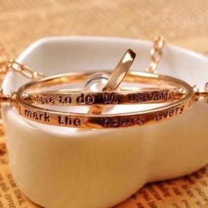 Jewelry - Harry Potter time turner spinning necklace Jewelry - Harry Potter time turner spinning necklace