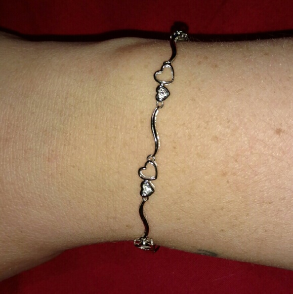 💖Brand new 10K White Gold Diamond Heart Bracelet
