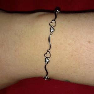 💖Brand new 10K White Gold Diamond Heart Bracelet