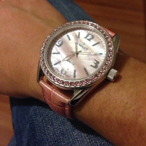 NWOT Pink genuine leather fashion watch. - Picture 1 of 3