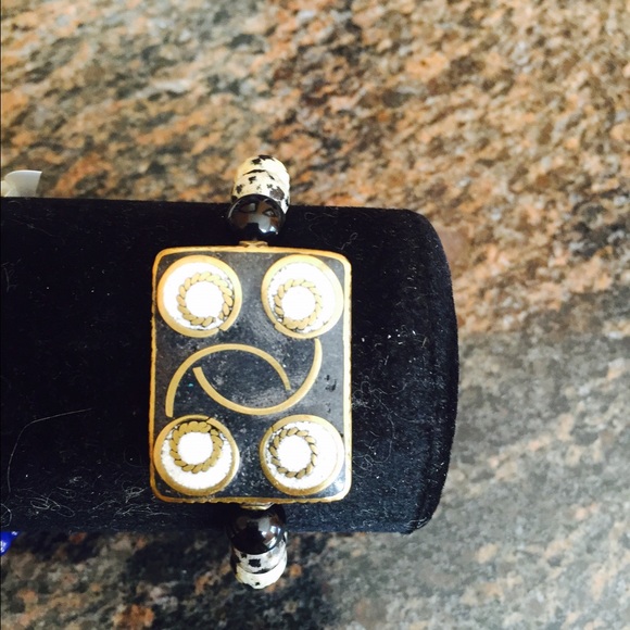 Beautiful bracelet, black & white beads NWT - Picture 2 of 4