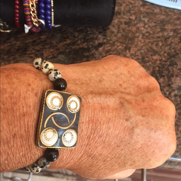 Beautiful bracelet, black & white beads NWT - Picture 3 of 4