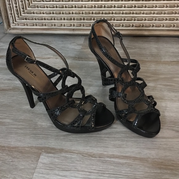 NWT Preview 4 1/2" heel black strappy  🌟👠 size 8