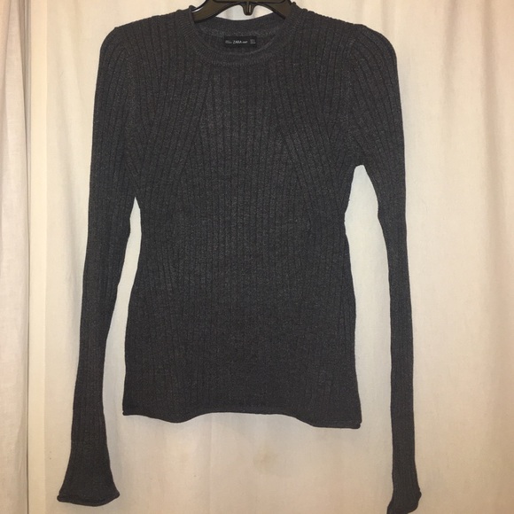 Gray knit longsleeve top