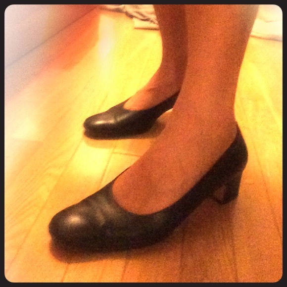 Ferragamo WIDE black leather 8.5C heels