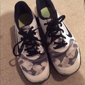 Black& white Nike frees