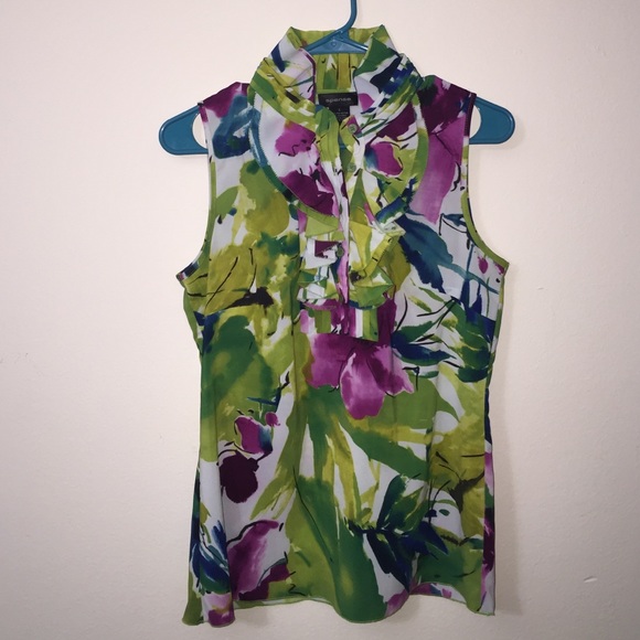 Sleeveless floral blouse with ruffles! - Picture 1 of 3