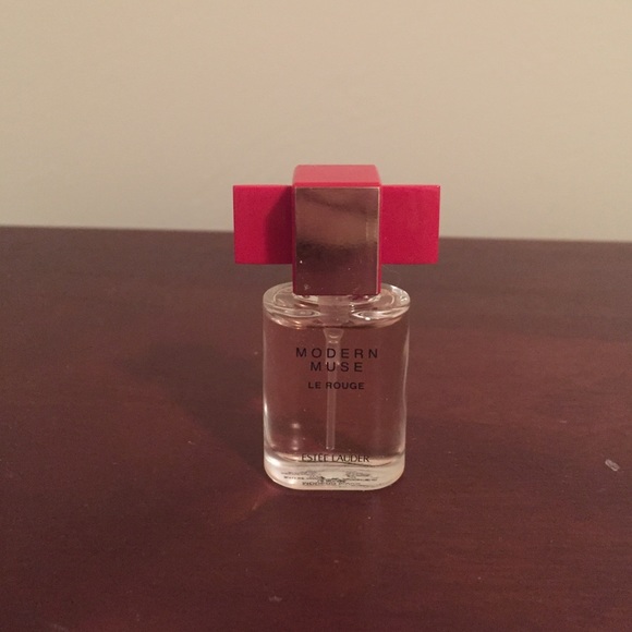 Estée Lauder Modern Muse travel perfume
