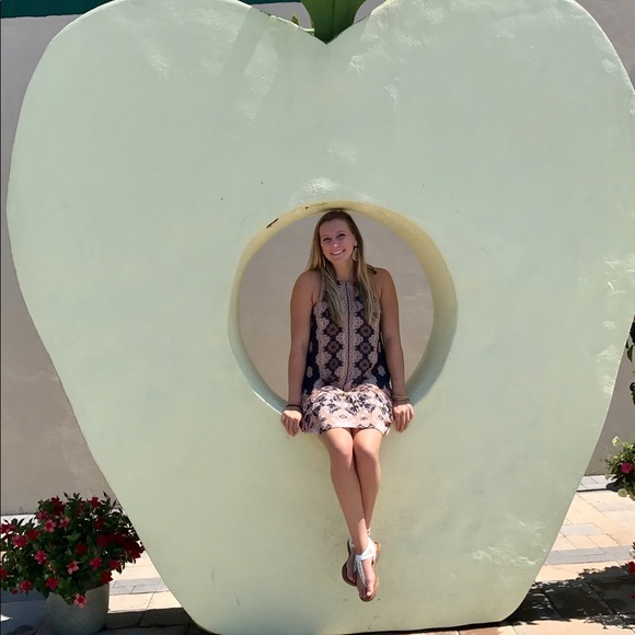 Meet your Posher, Alyssa - Picture 3 of 7