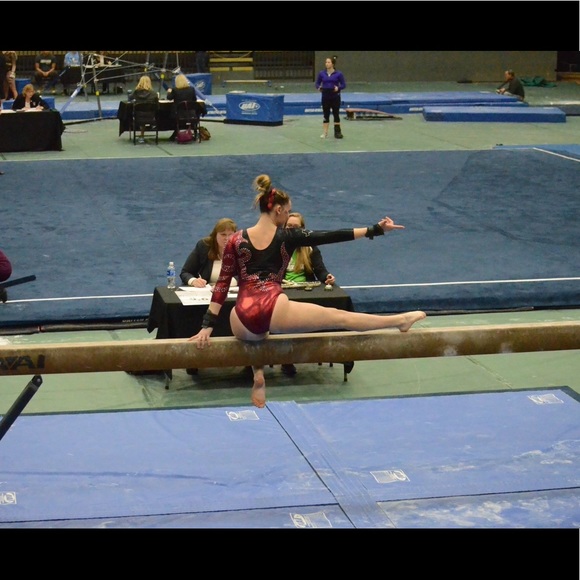 Meet your Posher, Alyssa - Picture 4 of 7