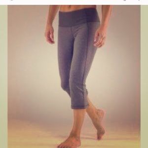 💜Lululemon flared crops💜