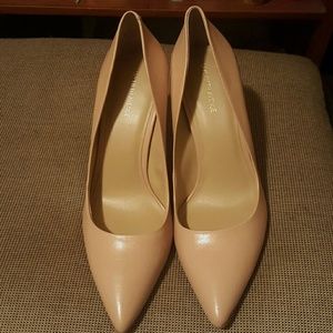 Nude pumps