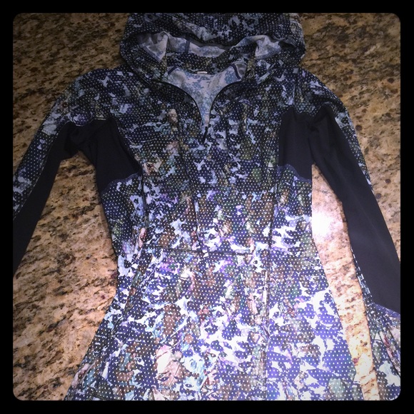 Lululemon pull over with hood
