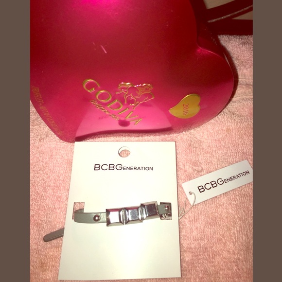 ✨Brand NWT Metal Mini Stud BCBGeneration Bracelet