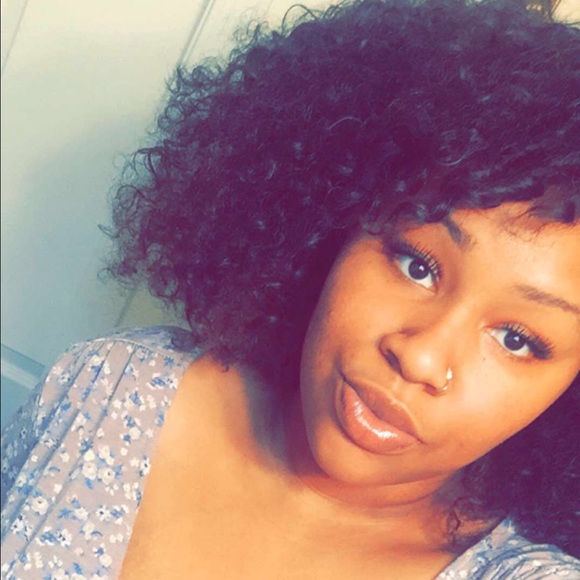 Meet your Posher, Shakira - Picture 1 of 1