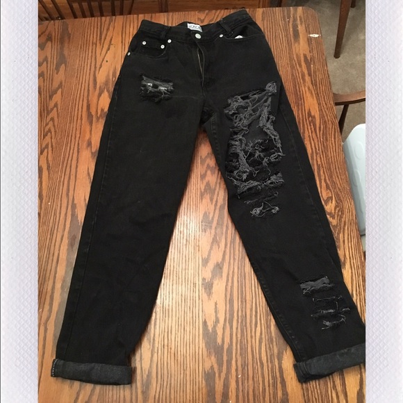 Distressed black boyfriend jeans
