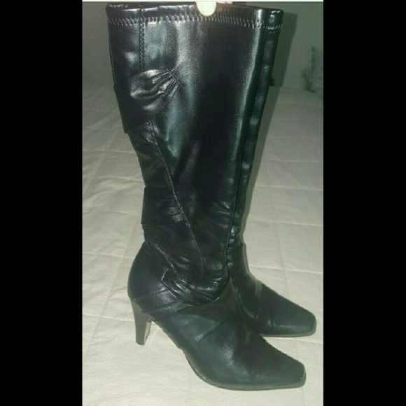 **SOLD on Merc@ri app** Maurice's size 8 boots