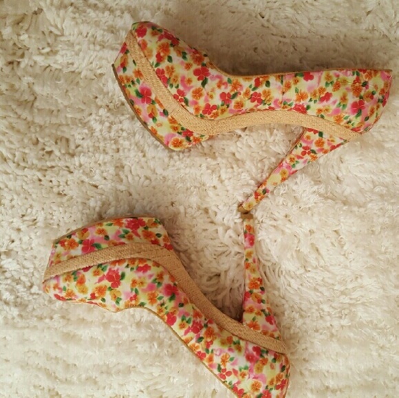 FLOWERED Pumps!!