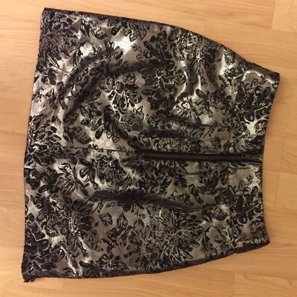 Silence + Noise silver festive skirt - Picture 4 of 4