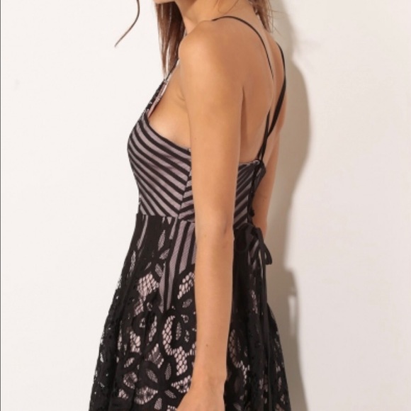 Lace Romper - Picture 3 of 3