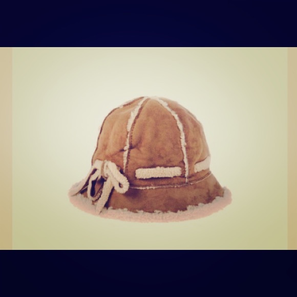 Grevi Accessories - Grevi Suede Shearling Hat