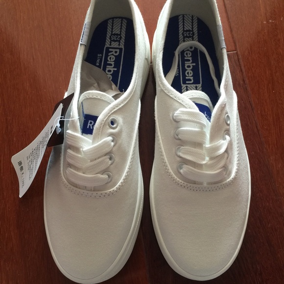 Brand new White Shoes!!  Sporty Street style!