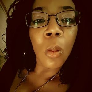 Meet your Posher, Angelia