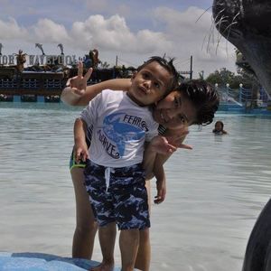 Meet your Posher, Mario charmaine