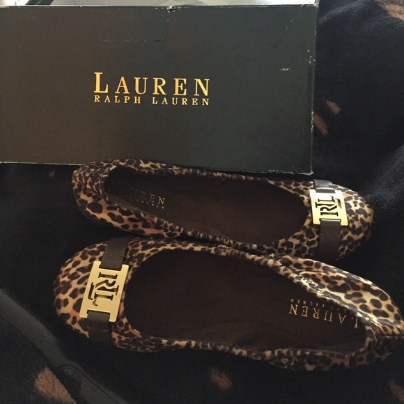 Ralph Lauren Flats used in good condition.