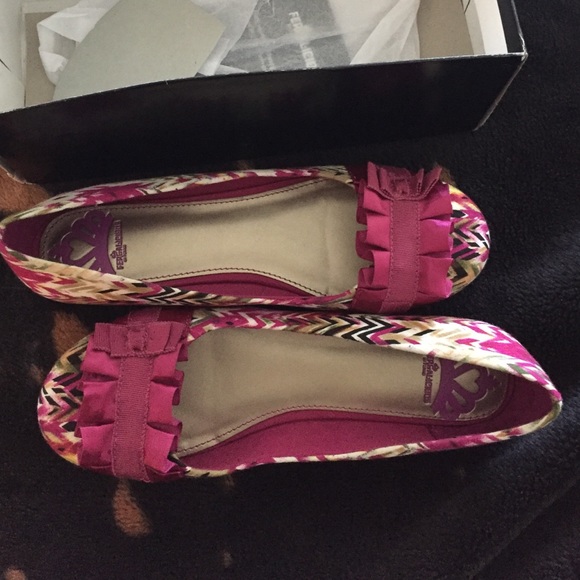 Pink zig zag flats