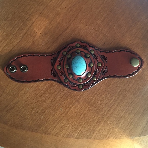 Leather Boho Cuff- Three Bird Nest - Picture 2 of 4