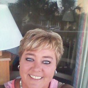 Meet your Posher, Lorrie