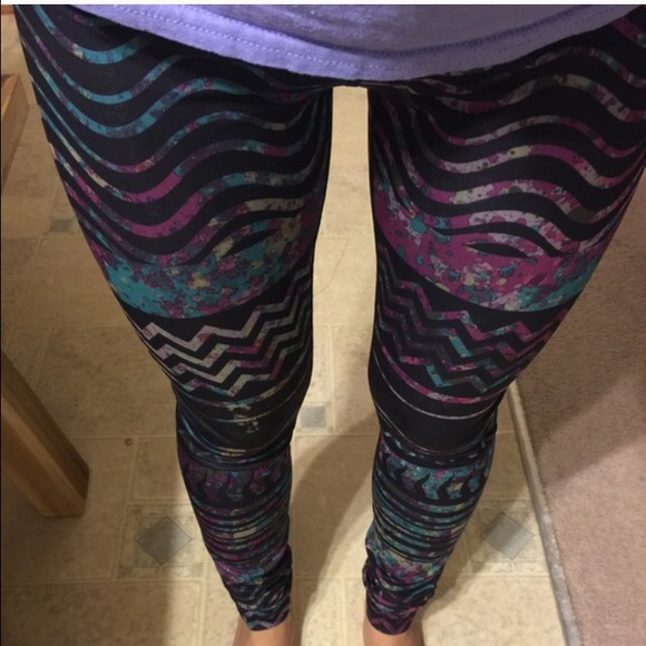 ISO wanderlust Wunder Under Tribal pant size 4!