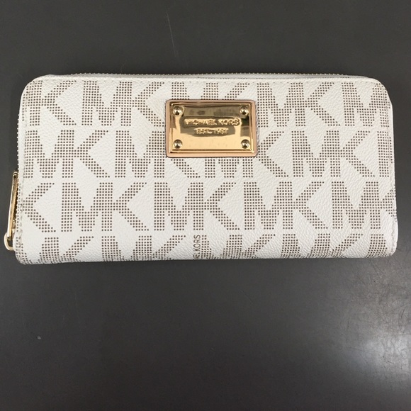 Brand new  authentic MK wallet!