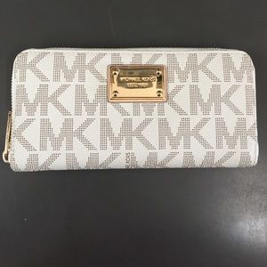 Brand new  authentic MK wallet!