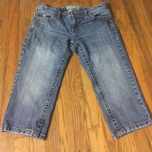 Aeropostale knee-length shorts/capris.