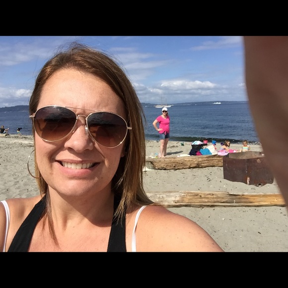 Meet your Posher, Allison - Picture 1 of 1